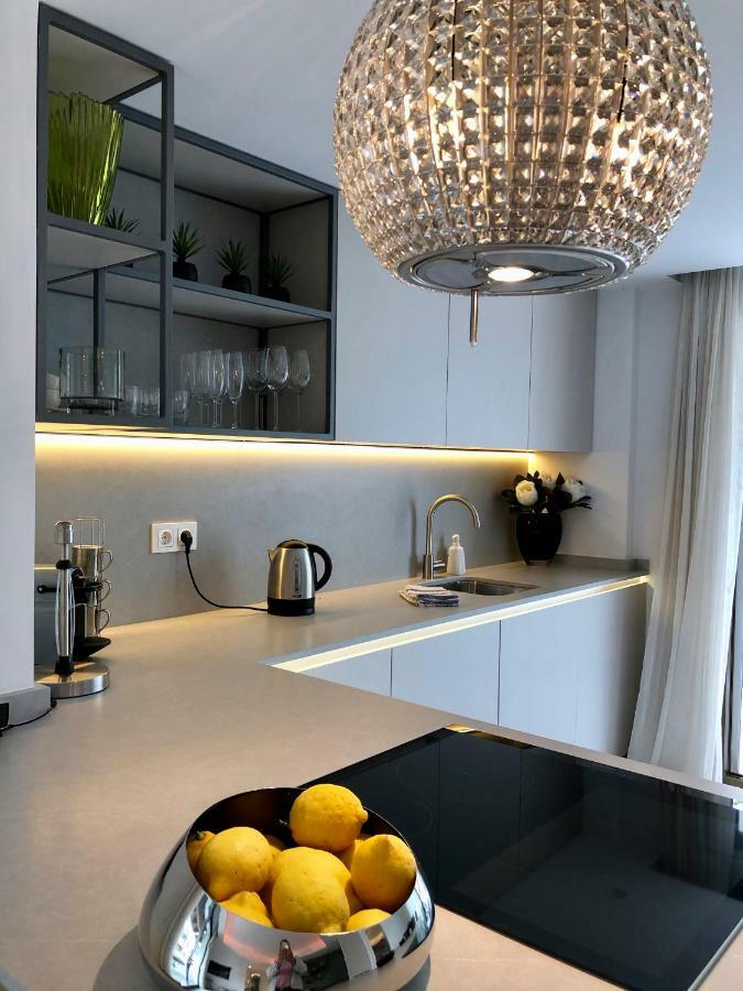 Luxury Apartment In La Isla, Walking Distance To Puerto Banus Марбелья Екстер'єр фото