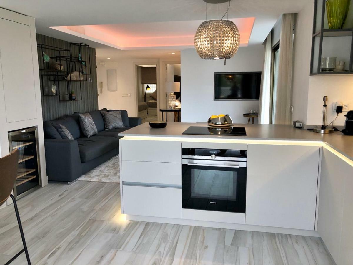 Luxury Apartment In La Isla, Walking Distance To Puerto Banus Марбелья Екстер'єр фото