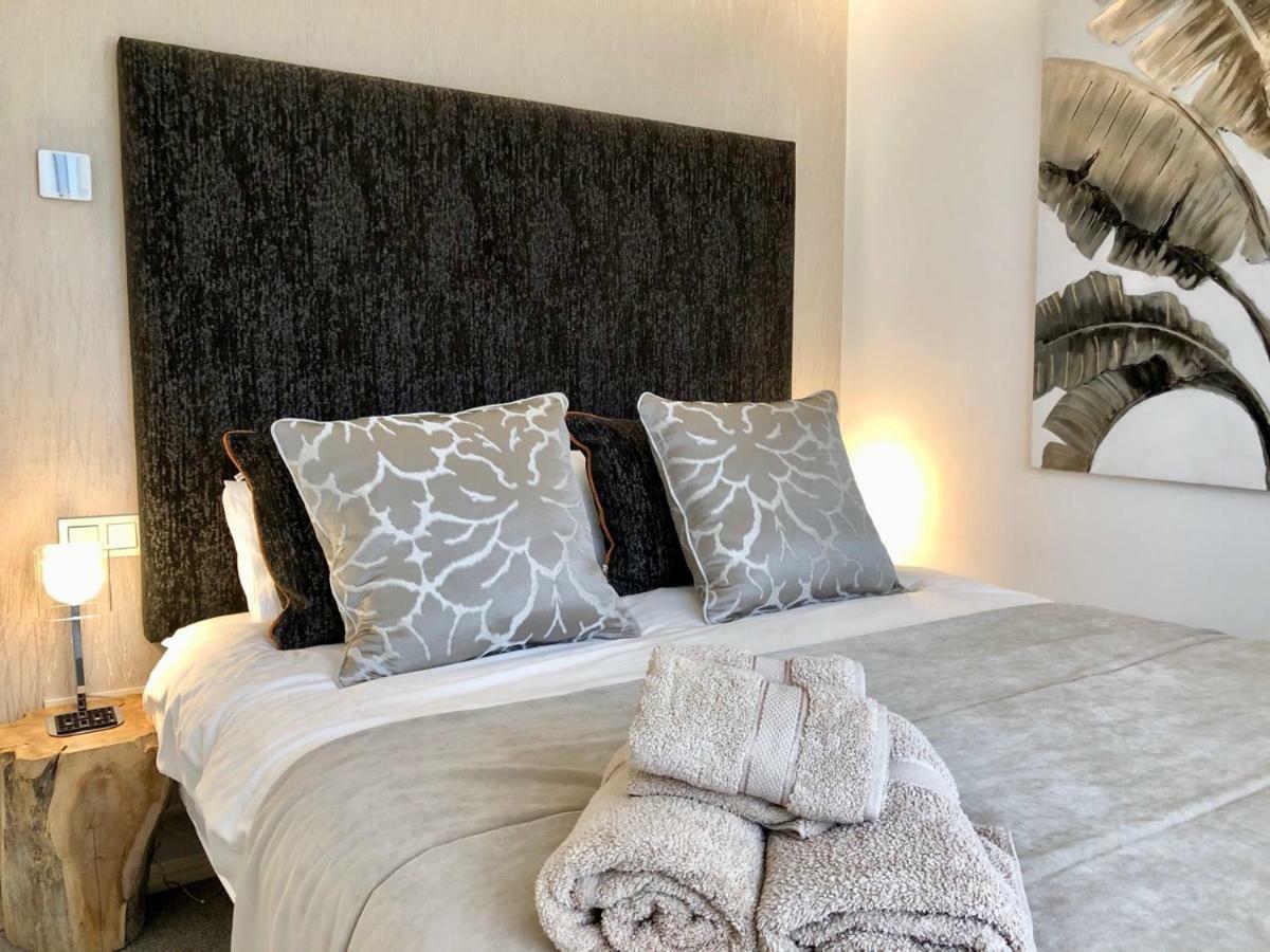 Luxury Apartment In La Isla, Walking Distance To Puerto Banus Марбелья Екстер'єр фото